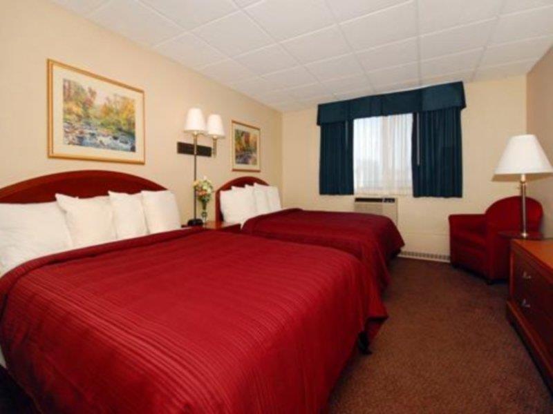 Quality Inn & Suites Downtown Green Bay Room photo